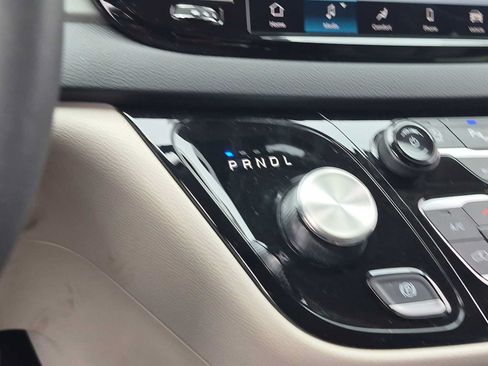 Used 2023 Chrysler Pacifica Touring-L FWD image 28
