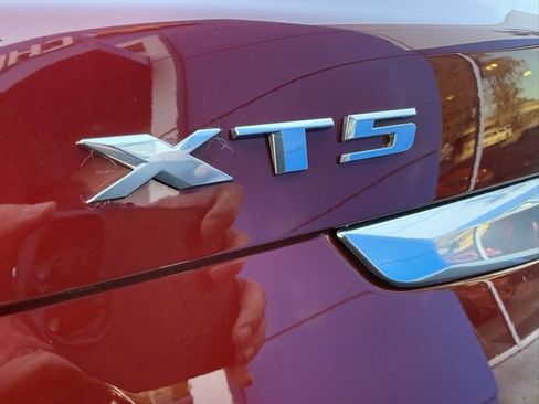 Used 2023 Cadillac XT5 Premium Luxury image 9