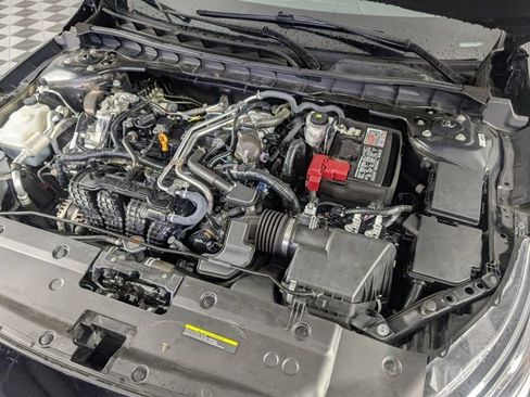 Used 2025 Nissan Altima 2.5 SV FWD image 34
