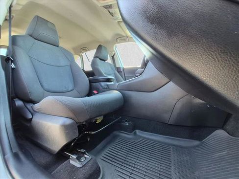 Used 2022 Toyota RAV4 LE FWD image 19