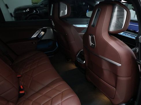 Used 2025 BMW 760i xDrive w/ Executive Package image 87