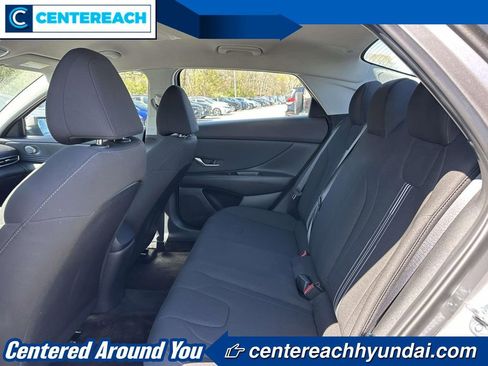Used 2023 Hyundai Elantra SEL w/ Convenience Package FWD image 9