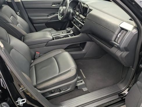 Certified 2025 Nissan Pathfinder SL w/ SL Premium Package FWD image 12