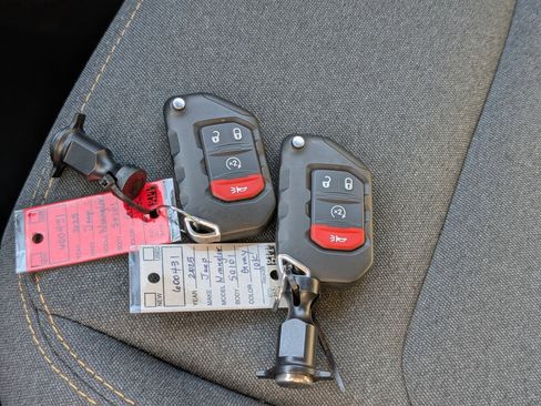 Used 2025 Jeep Wrangler Sahara w/ Safety Group image 35