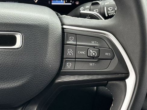 Used 2023 Jeep Grand Cherokee L Laredo image 14