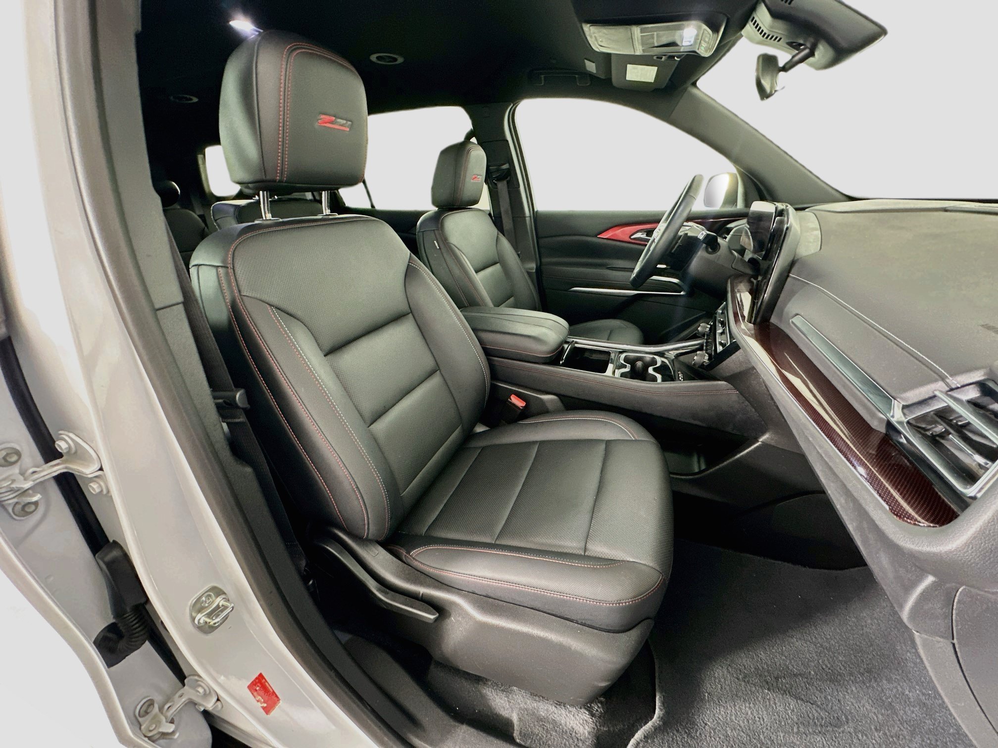 Used 2025 Chevrolet Traverse Z71 AWD/4WD image 34