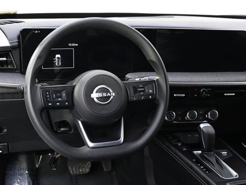 Used 2025 Nissan Kicks SV image 12