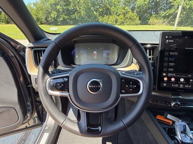 Used 2026 Volvo XC60 B5 Core AWD/4WD image 17