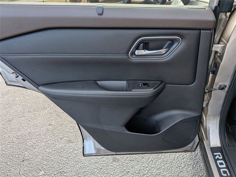 Used 2021 Nissan Rogue SL image 27