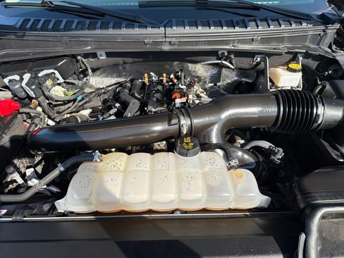 Used 2024 Ford Expedition XLT RWD image 11