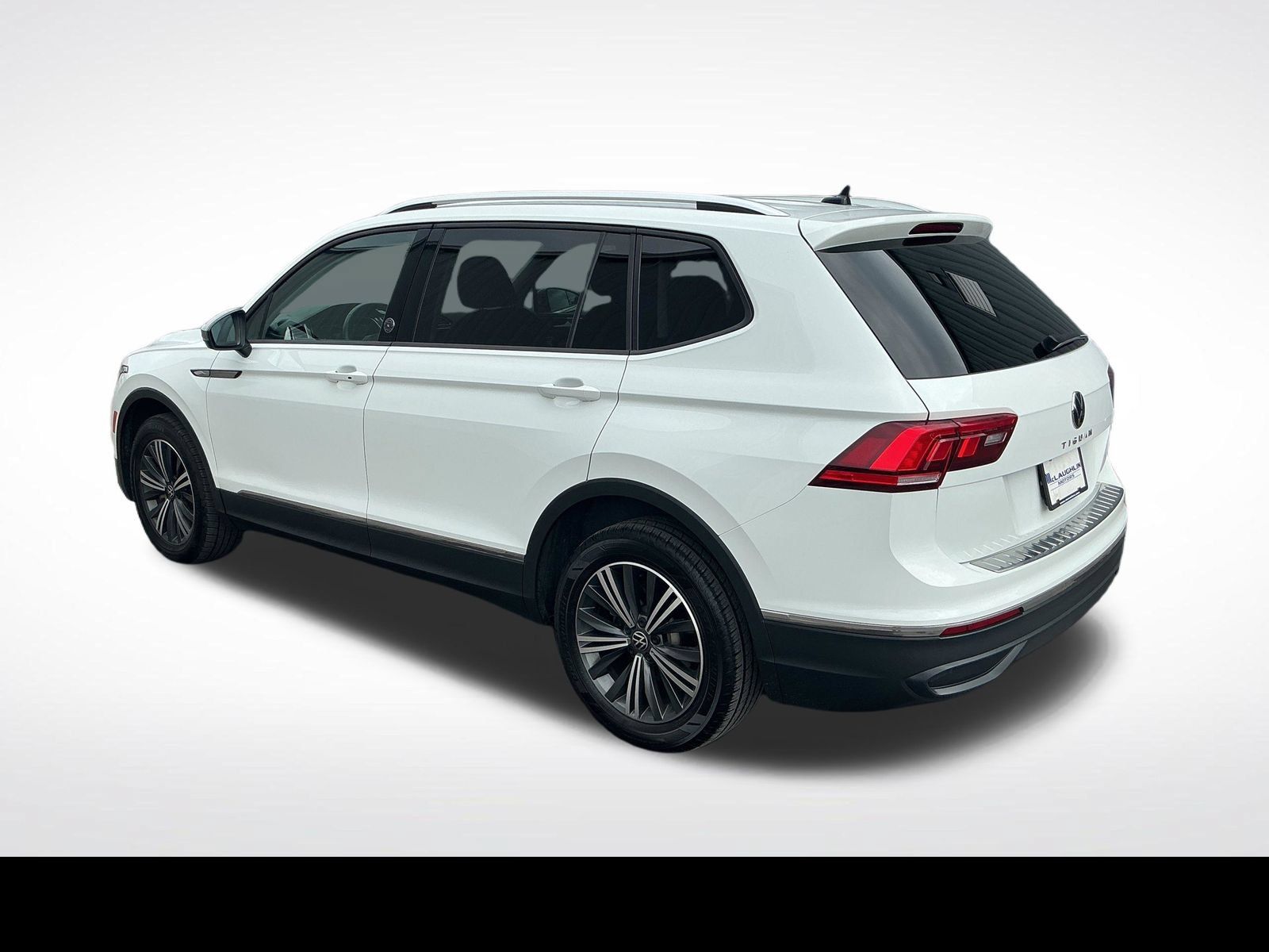 Used 2024 Volkswagen Tiguan Wolfsburg Edition AWD/4WD image 3