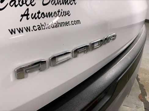 Used 2025 GMC Acadia Elevation FWD image 8