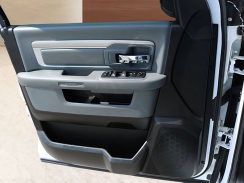 Used 2019 RAM 1500 Big Horn RWD image 13