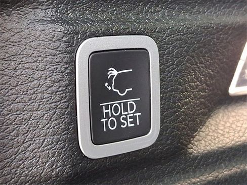 Used 2024 Jeep Grand Cherokee L Limited w/ Luxury Tech Group II image 30