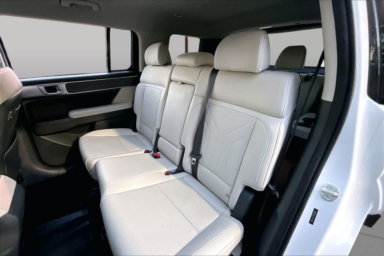 Used 2024 Hyundai Santa Fe SEL FWD image 20