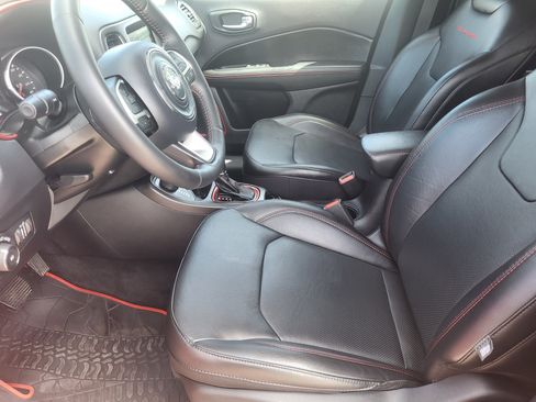 Used 2019 Jeep Compass Trailhawk w/ Leather Interior Group AWD/4WD image 10