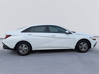 New 2026 Hyundai Elantra SE FWD video 2
