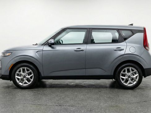 Used 2025 Kia Soul LX w/ LX Technology Package FWD image 5
