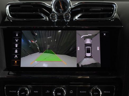 Used 2022 Bentley Bentayga AWD/4WD image 30