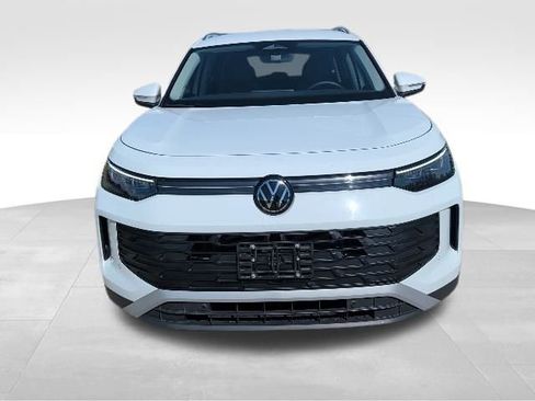 Used 2025 Volkswagen Tiguan SE FWD image 10