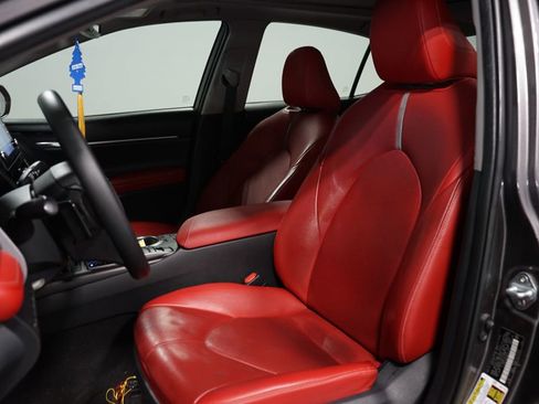 Used 2021 Toyota Camry XSE w/ Navigation Package image 6