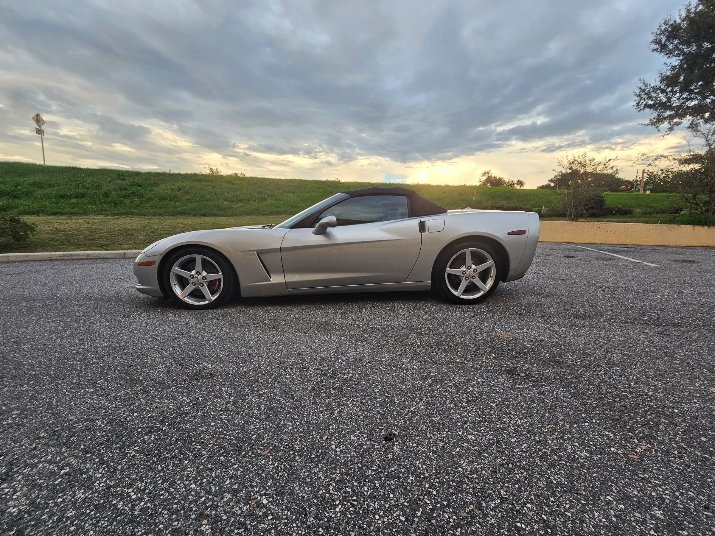 Used 2005 Chevrolet Corvette Convertible w/ Preferred Equipment Group RWD image 13