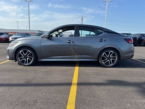 Used 2025 Nissan Sentra SR FWD image 3