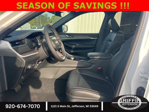 New 2025 Jeep Grand Cherokee Limited w/ Black Appearance Package image 16