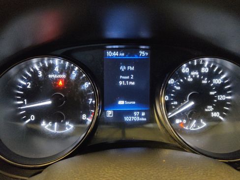 Used 2020 Nissan Rogue S FWD image 23