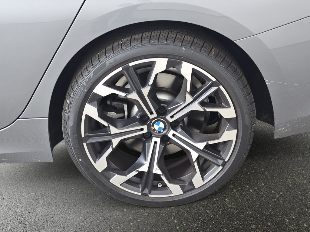 Used 2025 BMW 330i xDrive Sedan w/ Convenience Package AWD/4WD image 37