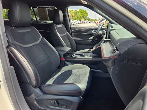 Used 2025 Ford Explorer ST AWD/4WD image 18