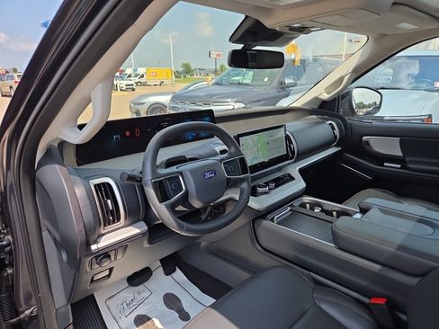 Certified 2025 Ford Expedition Active AWD/4WD image 26