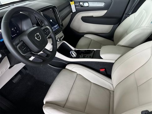 New 2026 Volvo XC40 B5 Ultra image 9