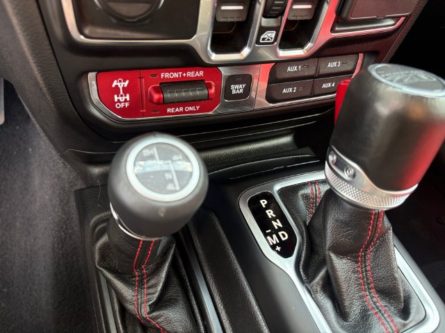 Used 2023 Jeep Wrangler Unlimited Rubicon 4xe AWD/4WD image 17