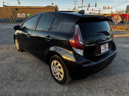 Used 2016 Toyota Prius C Two image 6