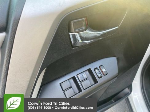 Used 2017 Toyota RAV4 XLE FWD image 8