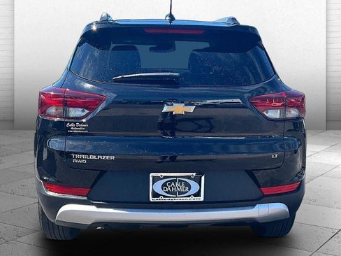 Used 2025 Chevrolet TrailBlazer LT AWD/4WD image 3