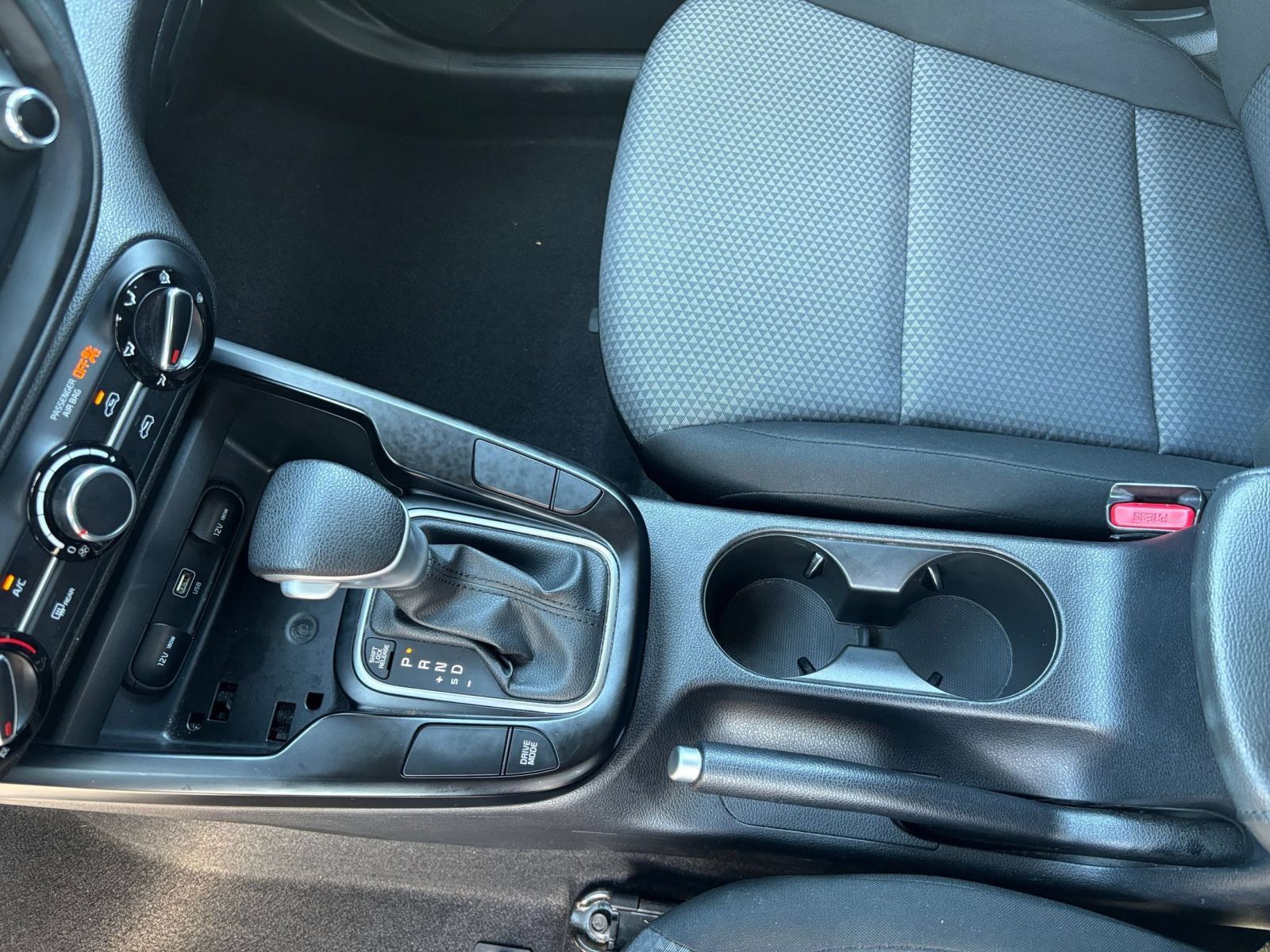 Used 2025 Kia Soul LX w/ LX Technology Package FWD image 38