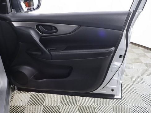 Used 2020 Nissan Rogue Sport S image 20