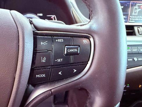 Certified 2021 Lexus ES 300h w/ Premium Package image 20