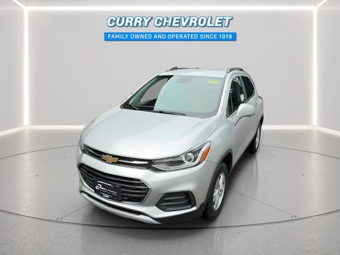 Used 2020 Chevrolet Trax LT w/ LT Convenience Package AWD/4WD image 3
