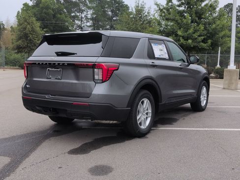 New 2026 Ford Explorer Active RWD image 4