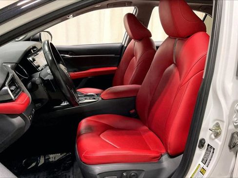 Used 2019 Toyota Camry XSE image 25