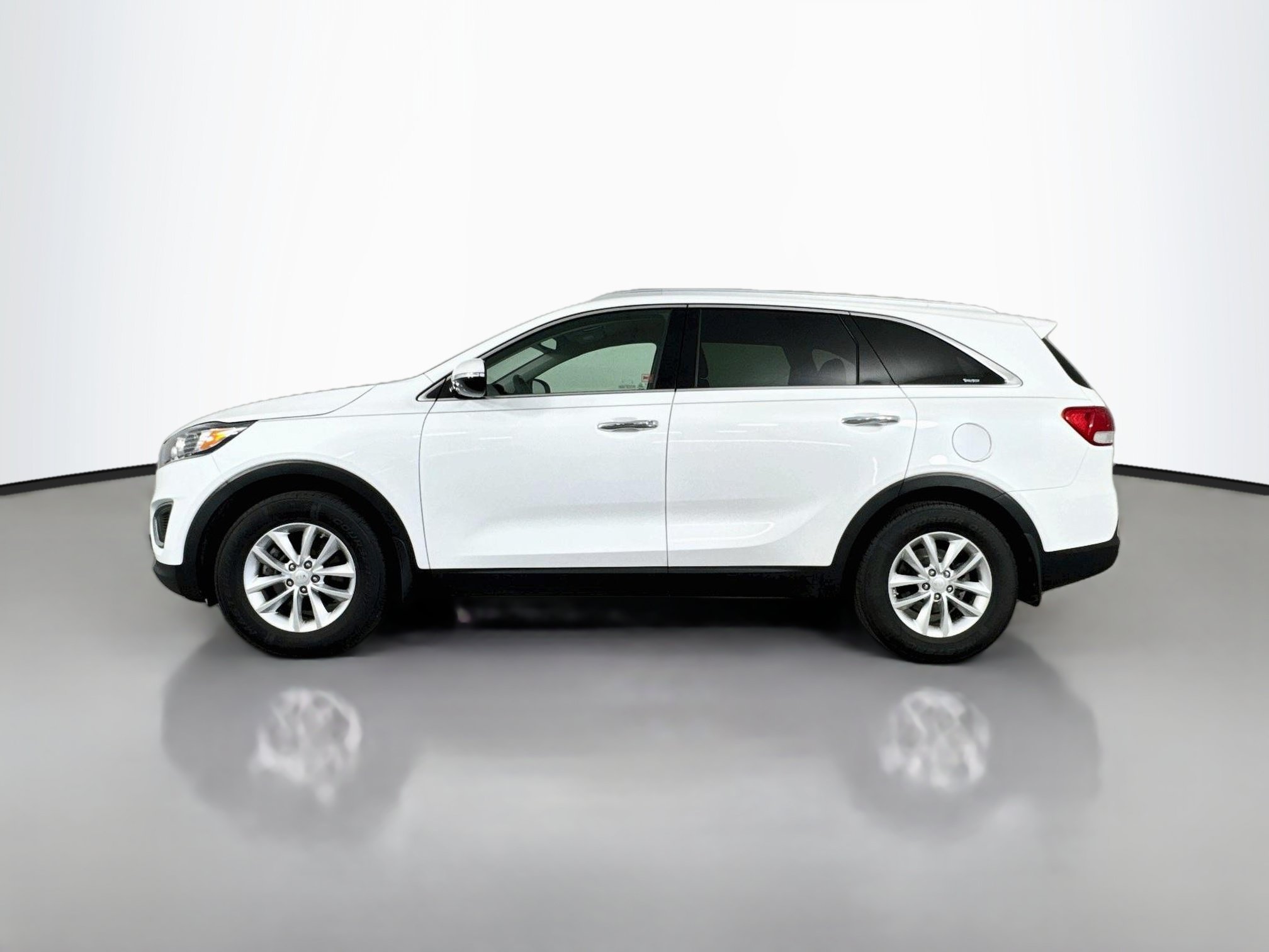 Used 2016 Kia Sorento FWD w/ LX Convenience Package image 4