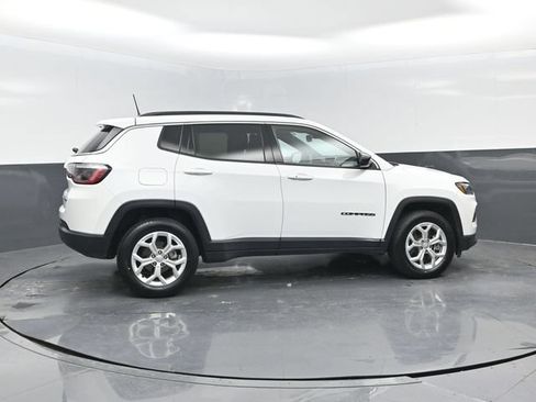 Used 2024 Jeep Compass Latitude AWD/4WD image 3