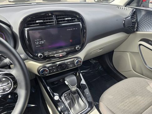 Used 2025 Kia Soul EX FWD image 28