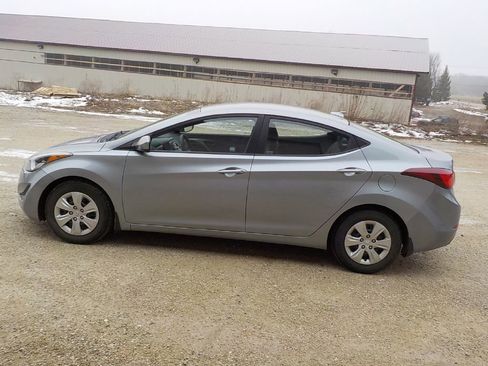 Used 2016 Hyundai Elantra SE image 8