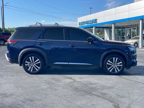 Used 2023 Nissan Pathfinder Platinum image 8