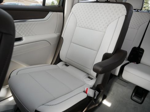 Certified 2025 GMC Acadia Denali w/ Super Cruise Package image 12