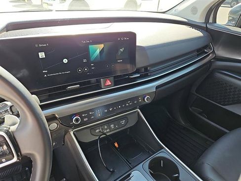 Used 2025 Kia Carnival SX w/ SX Dark Edition Package image 18